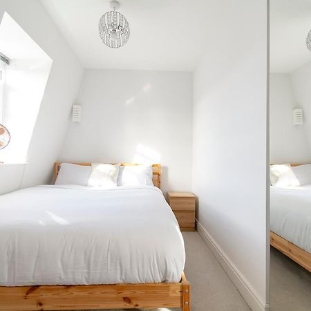 Modern 1 Bed Flat 2 Mins Walk From Restaurants Bars Clubs & Beach! Wow! Apartman Bournemouth Kültér fotó