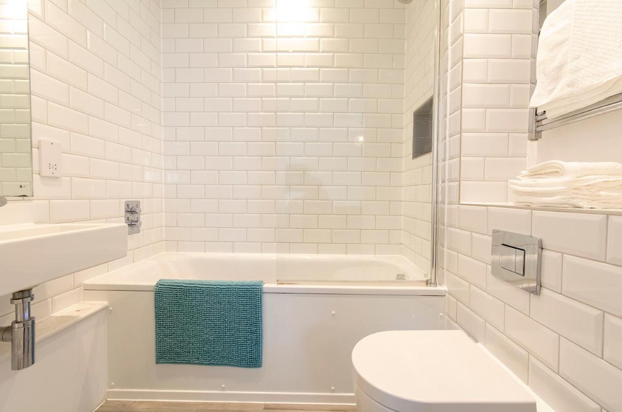 Modern 1 Bed Flat 2 Mins Walk From Restaurants Bars Clubs & Beach! Wow! Apartman Bournemouth Kültér fotó