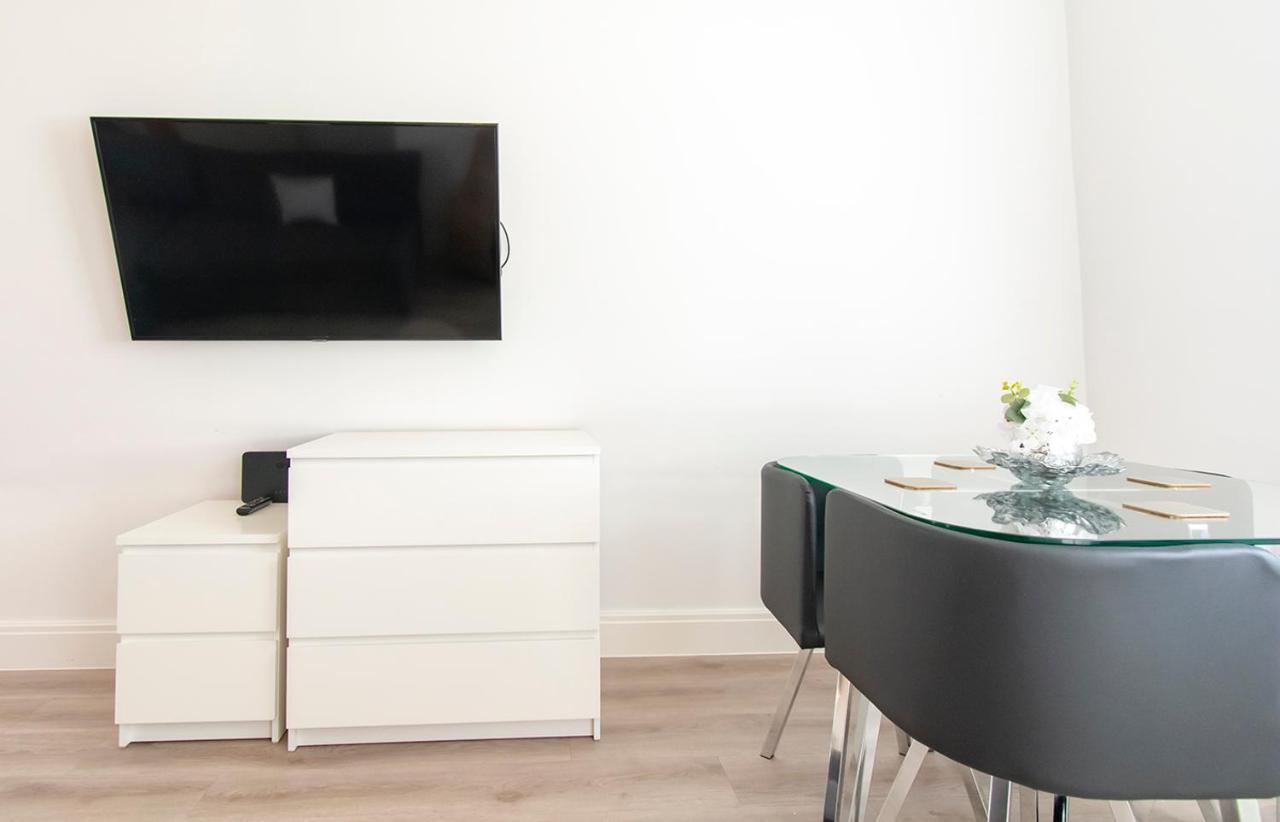 Modern 1 Bed Flat 2 Mins Walk From Restaurants Bars Clubs & Beach! Wow! Apartman Bournemouth Kültér fotó